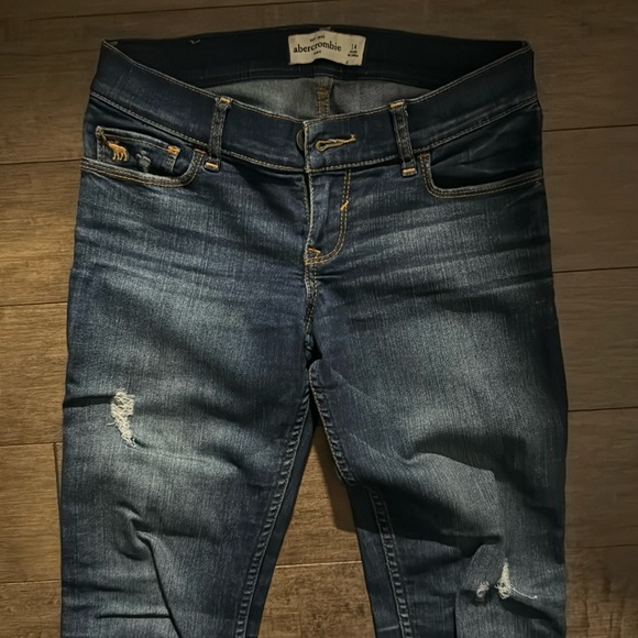 Abercrombie Jeans with minor distressing - Picture 1 of 3